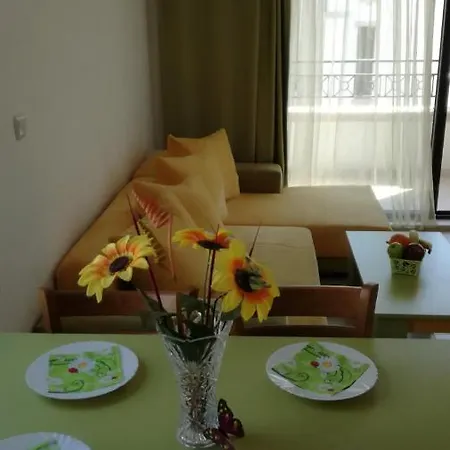 Green Life Yellow Apartment Sozopol